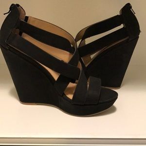 Black wedges